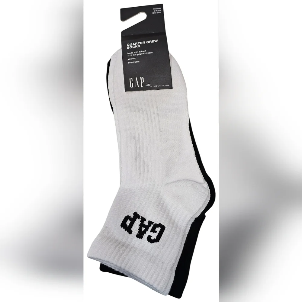 GAP Logo Women's Quarter Crew Socks 2 Pack Black And White, New